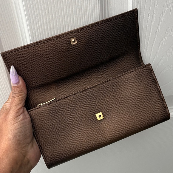 Salvatore Ferragamo Gancini Continental Wallet. - Picture 3 of 16